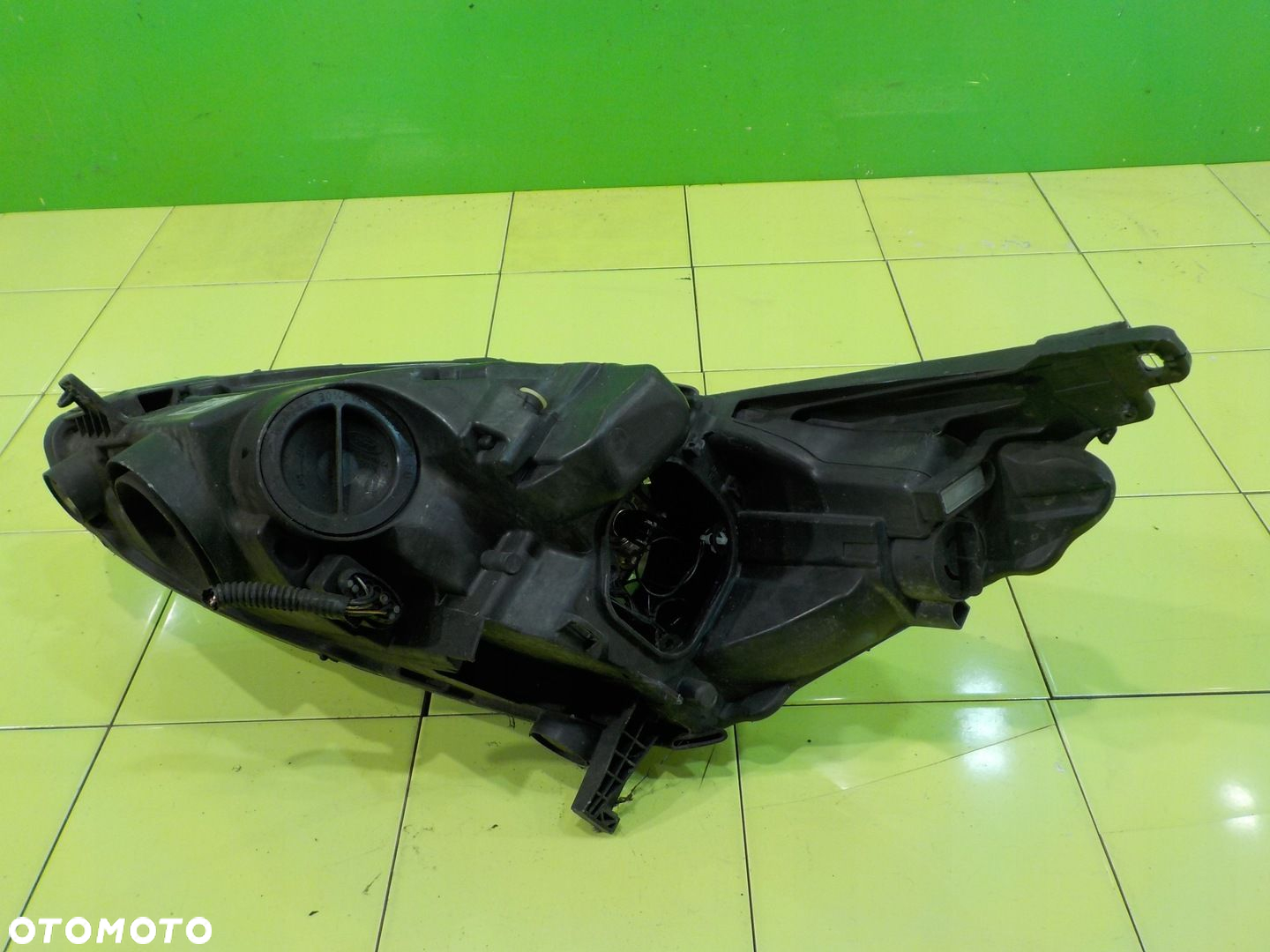 FORD GRAND C-MAX MK2 II 11r 5D lampa prawa przod AM51-13W029-BE 89502245 - 2