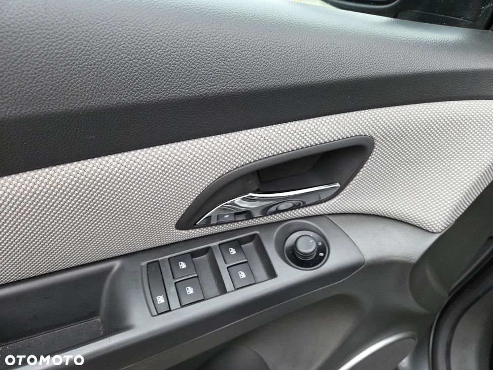 Chevrolet Cruze 1.8 LT - 18