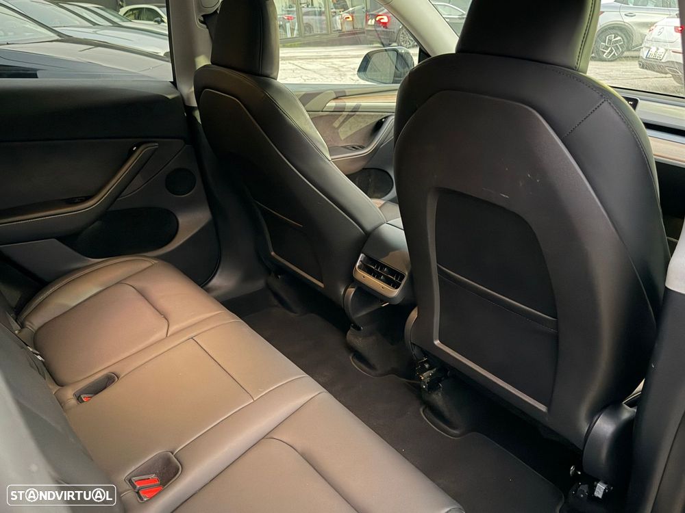 Tesla Model Y Performance Dual Motor AWD - 16