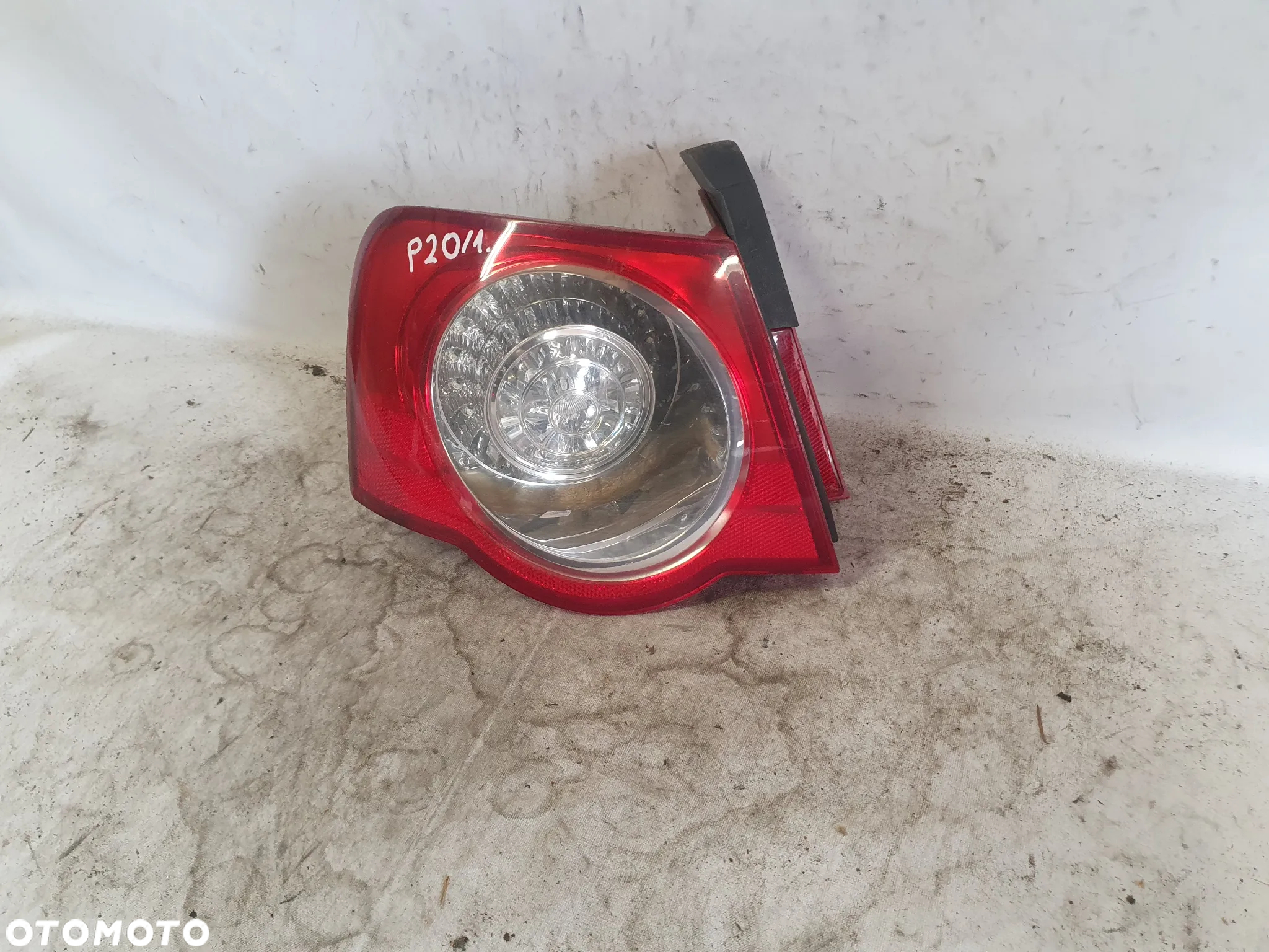 * LAMPA TYLNA PRAWA TYŁ PRAWO VOLKSWAGEN PASSAT B6 LED SEDAN - 2