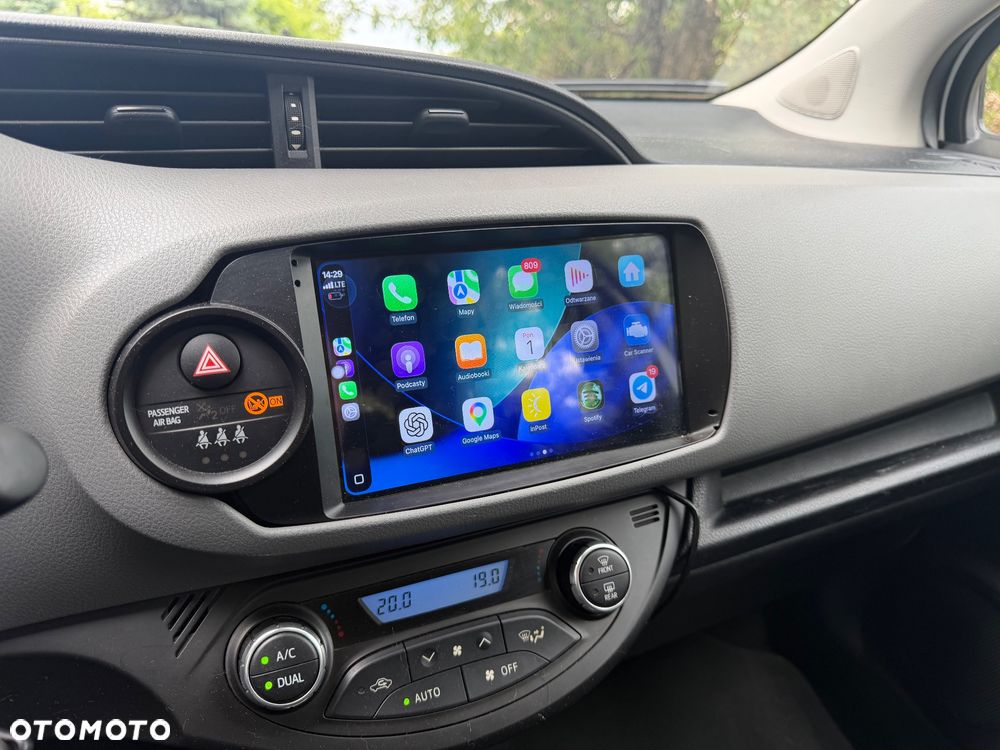 Toyota Yaris Hybrid 100 Premium - 13