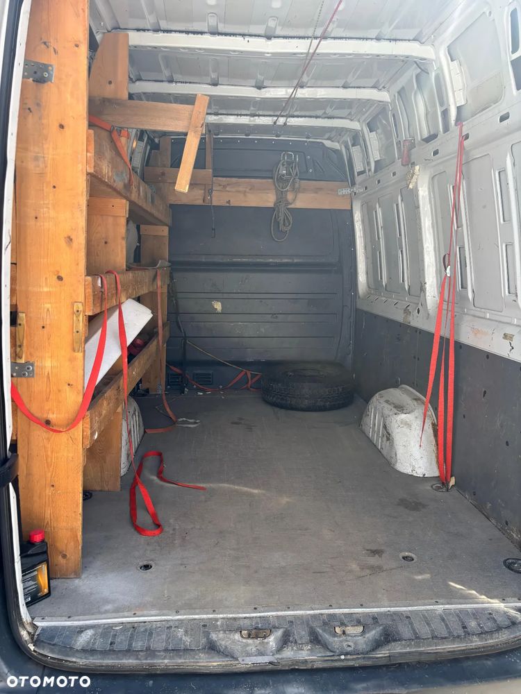 Volkswagen Crafter - 2