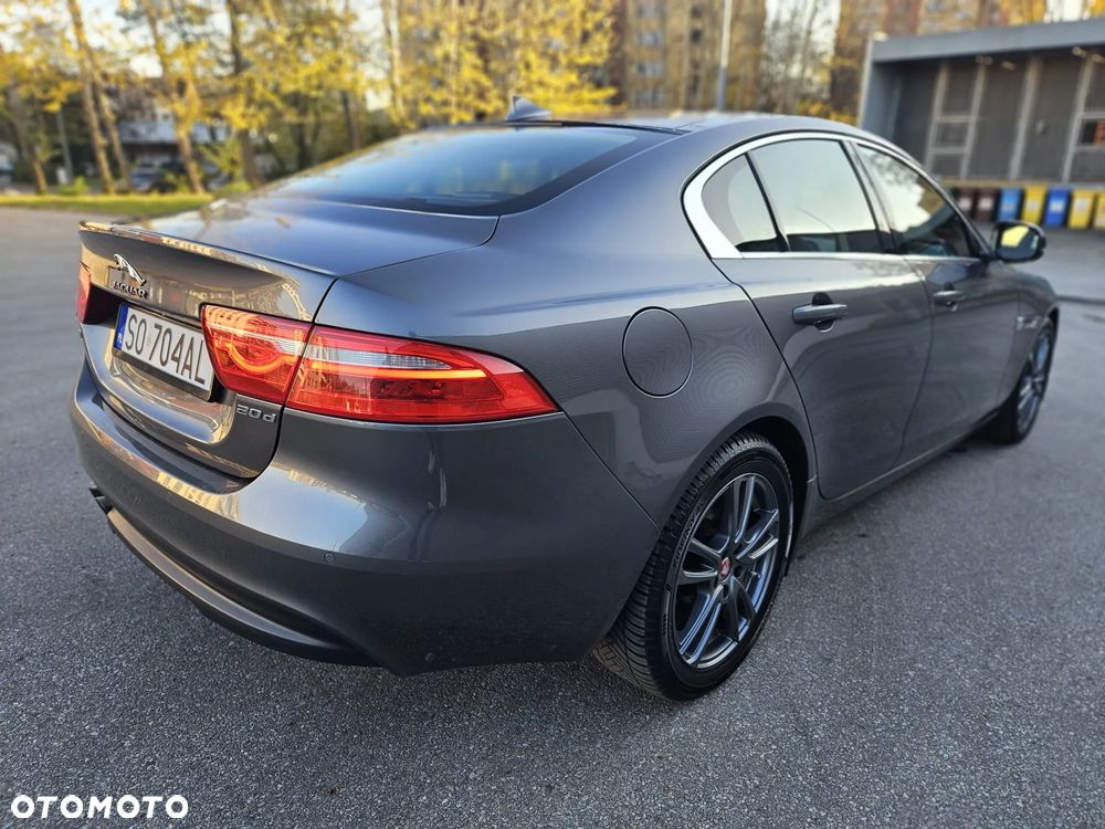 Jaguar XE 2.0 D Prestige - 5