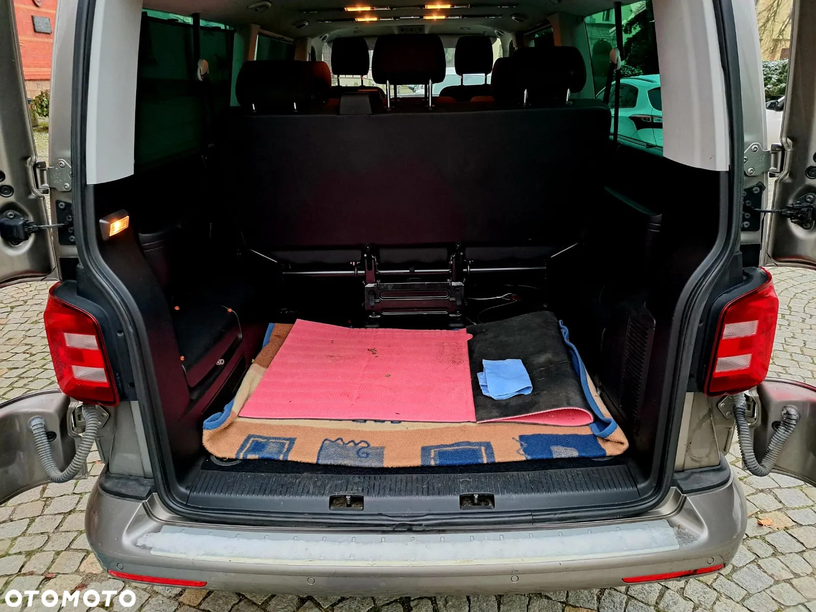Volkswagen Caravelle - 12