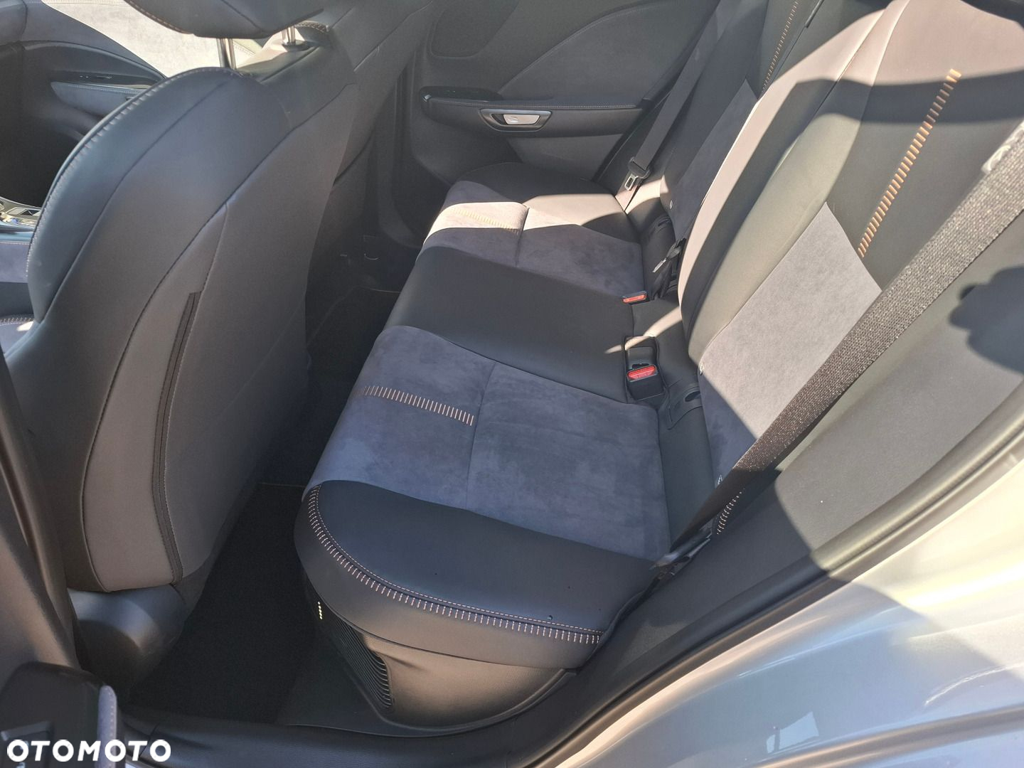 Lexus LBX 1.5 Hybrid Cool - 18