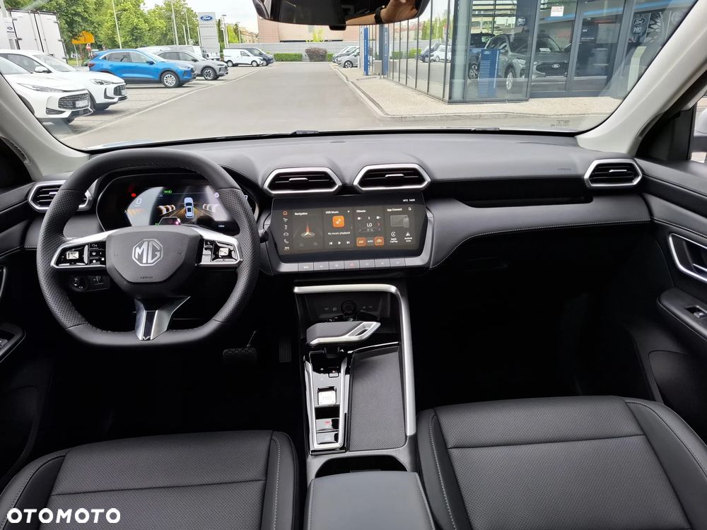 MG ZS Hybrid+ - 11