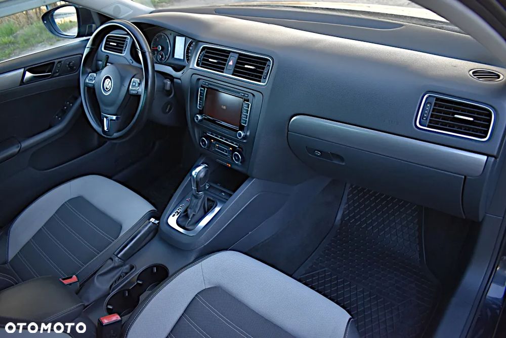 Volkswagen Jetta 1.6 TDI DSG Blue Motion Technology Life - 33