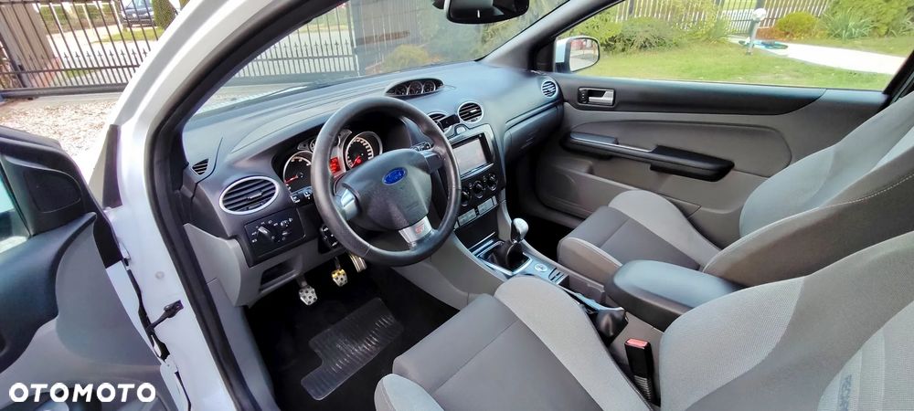 Ford Focus 2.5 ST - 10