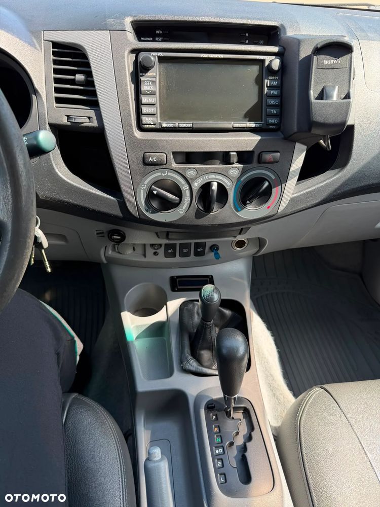 Toyota Hilux 3.0 D-4D Sol - 17