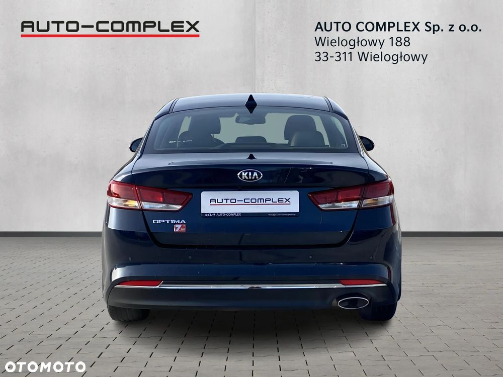 Kia Optima 2.0 L - 5