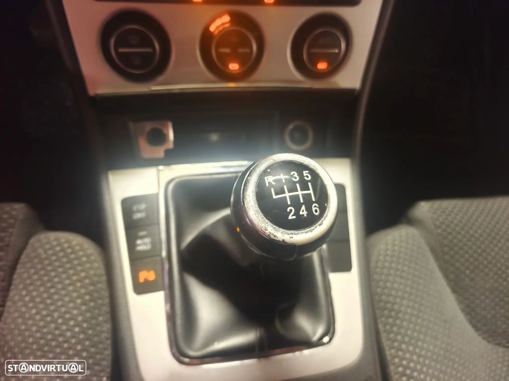 VW Passat Variant 2.0 TDI Highline - 8