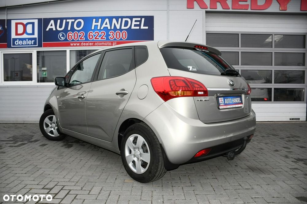Kia Venga - 12