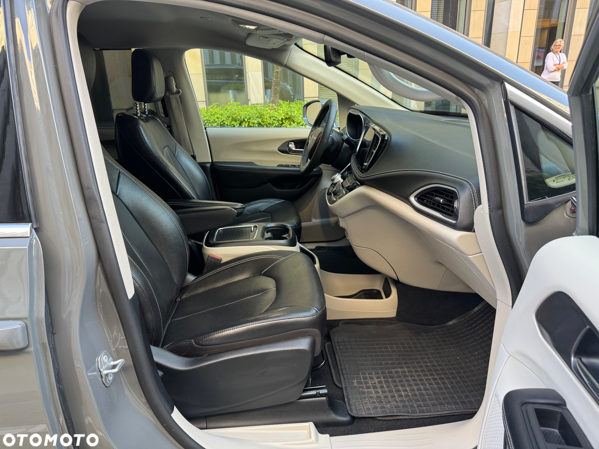 Chrysler Pacifica - 27