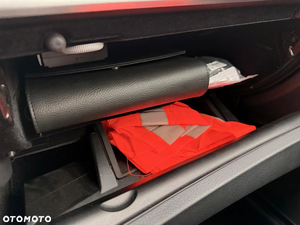 Mercedes-Benz Klasa C 200 (BlueEFFICIENCY) - 25