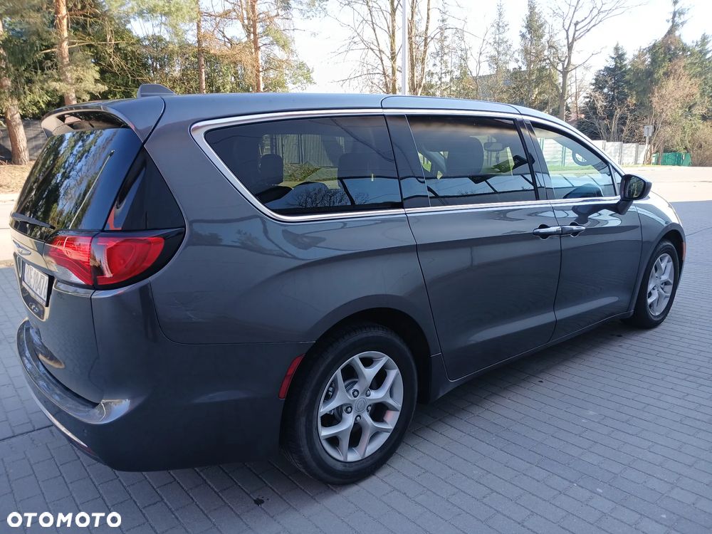 Chrysler Pacifica - 9