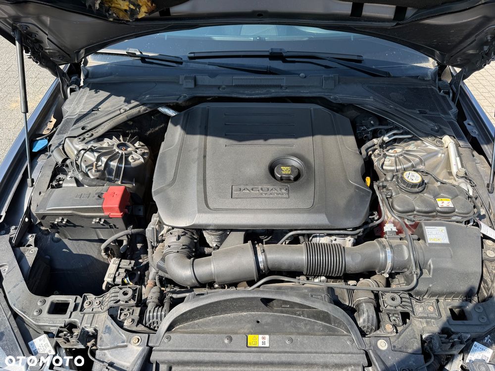 Jaguar XE 20d AWD R-Sport - 36