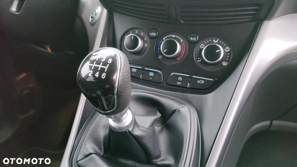 Ford Kuga 1.6 EcoBoost 2x4 Trend - 11
