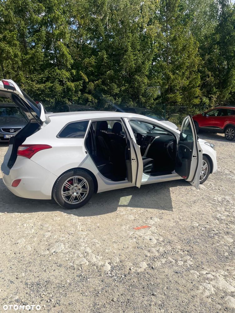 Hyundai i30 blue Kombi 1.6 CRDi Classic Navigation - 6