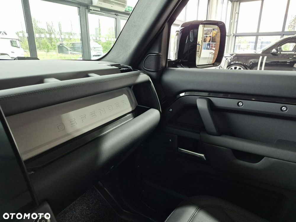 Land Rover Defender - 29