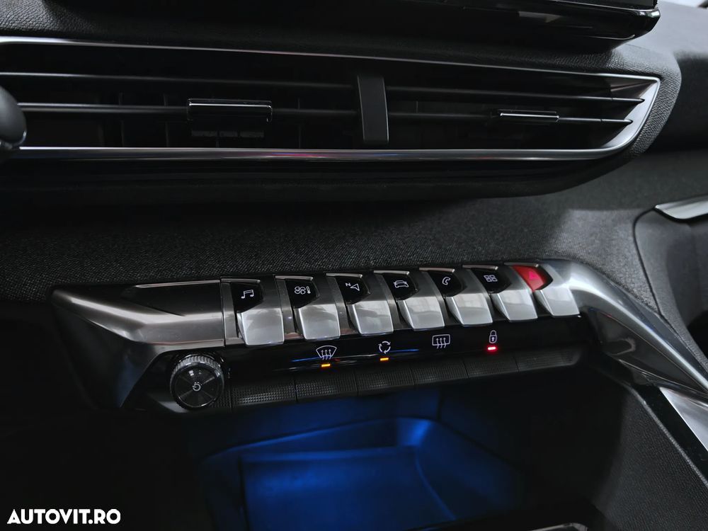 Peugeot 3008 1.2 PureTech 130 EAT8 Allure Pack - 17