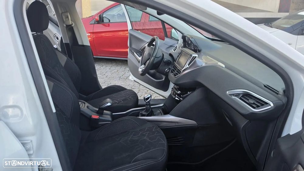 Peugeot 2008 1.6 e-HDi Allure - 3