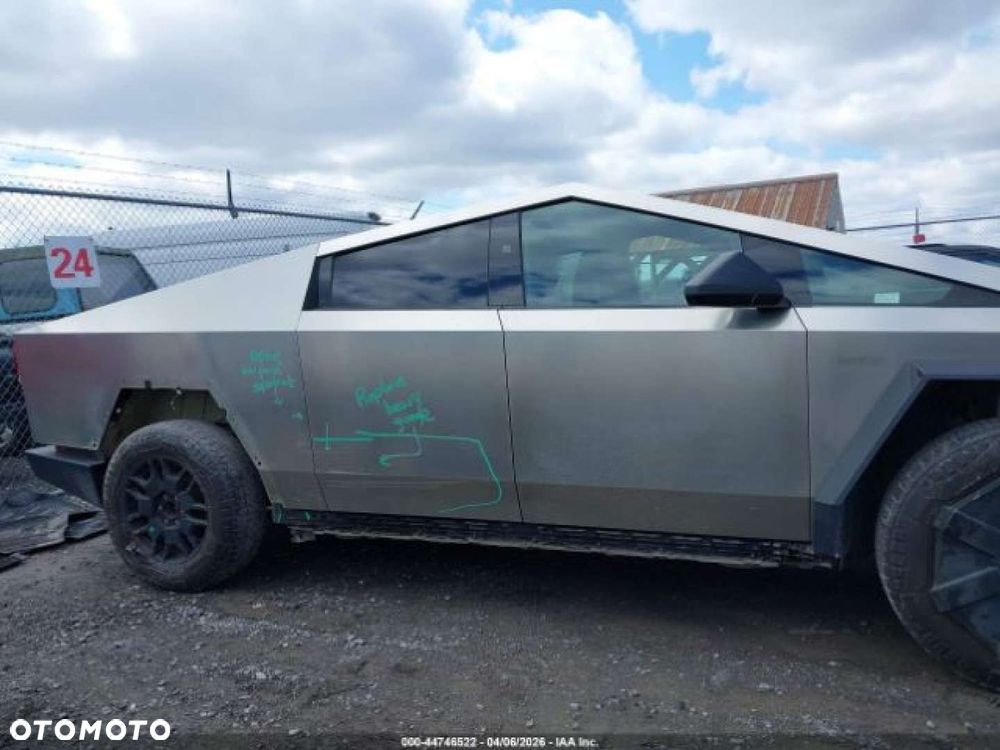 Tesla Cybertruck - 6