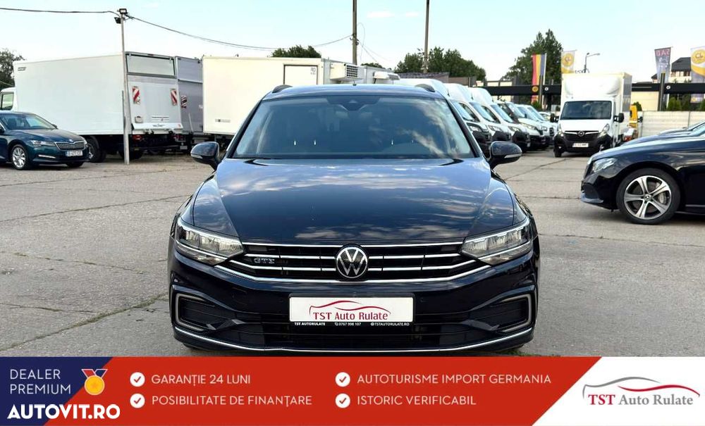 Volkswagen Passat - 1