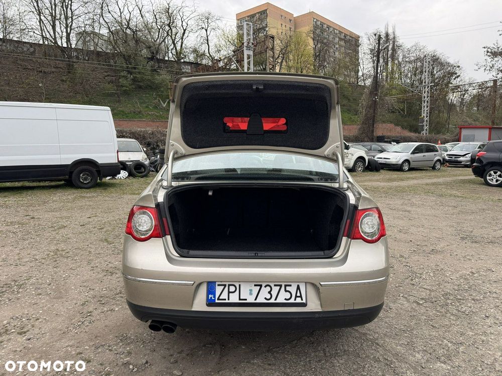 Volkswagen Passat 2.0 FSI Automatik Comfortline - 9