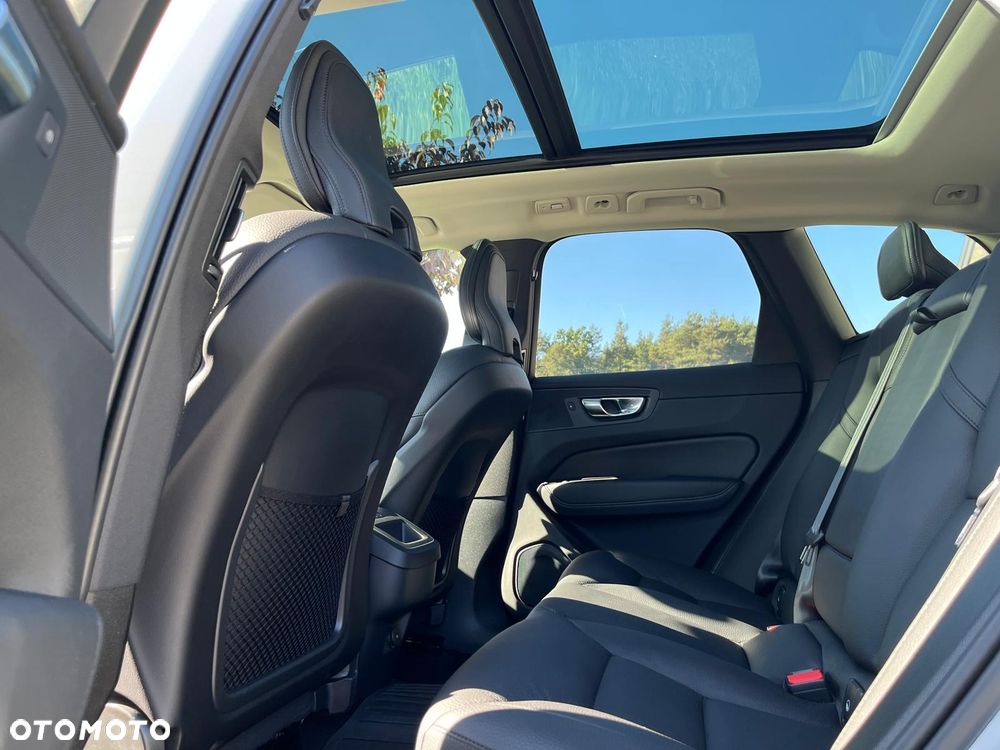 Volvo XC 60 B5 B AWD Plus Dark - 28