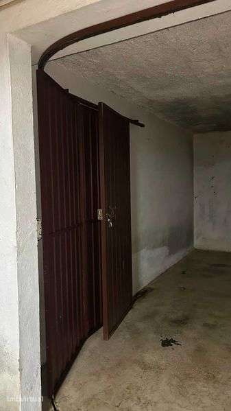 Garagem Fechada _ Praça da Galiza - Grande imagem: 3/6
