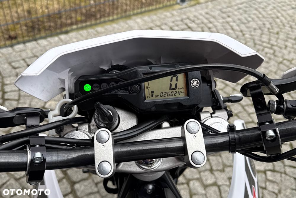 Yamaha WR - 15