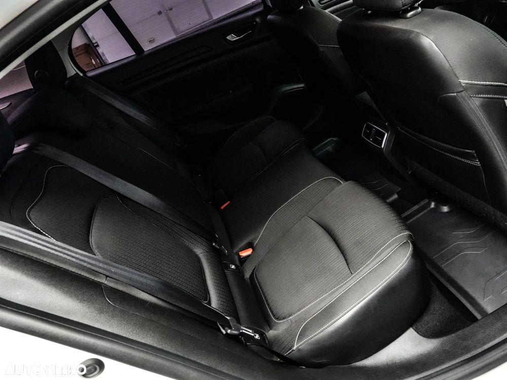 Renault Megane TCe 140 GPF EDC Equilibre - 17