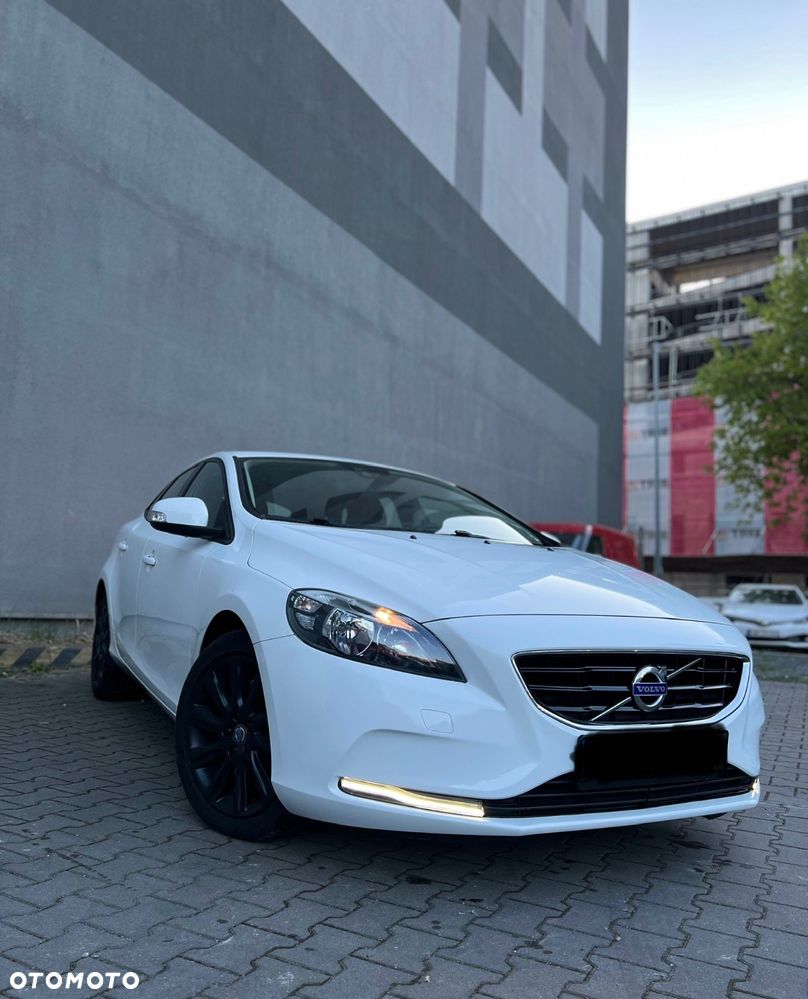 Volvo V40 T2 Geartronic RDesign - 1