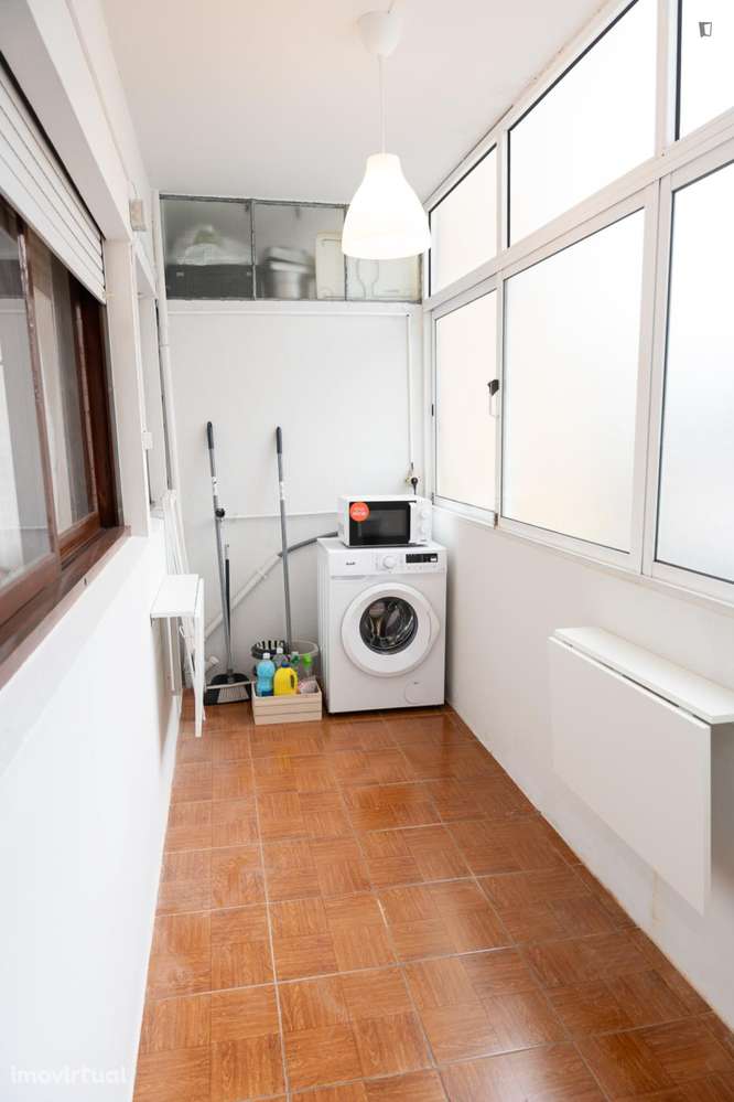Quarto - localizado em Santa Marinha Porto - Grande imagem: 5/15