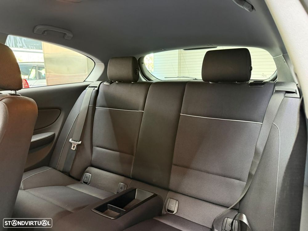 BMW 118 d Pack M - 25