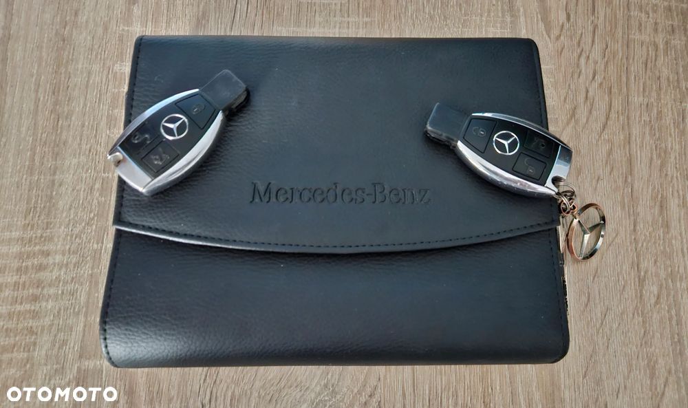 Mercedes-Benz Klasa C 200 CGI BlueEff Avantgarde - 25