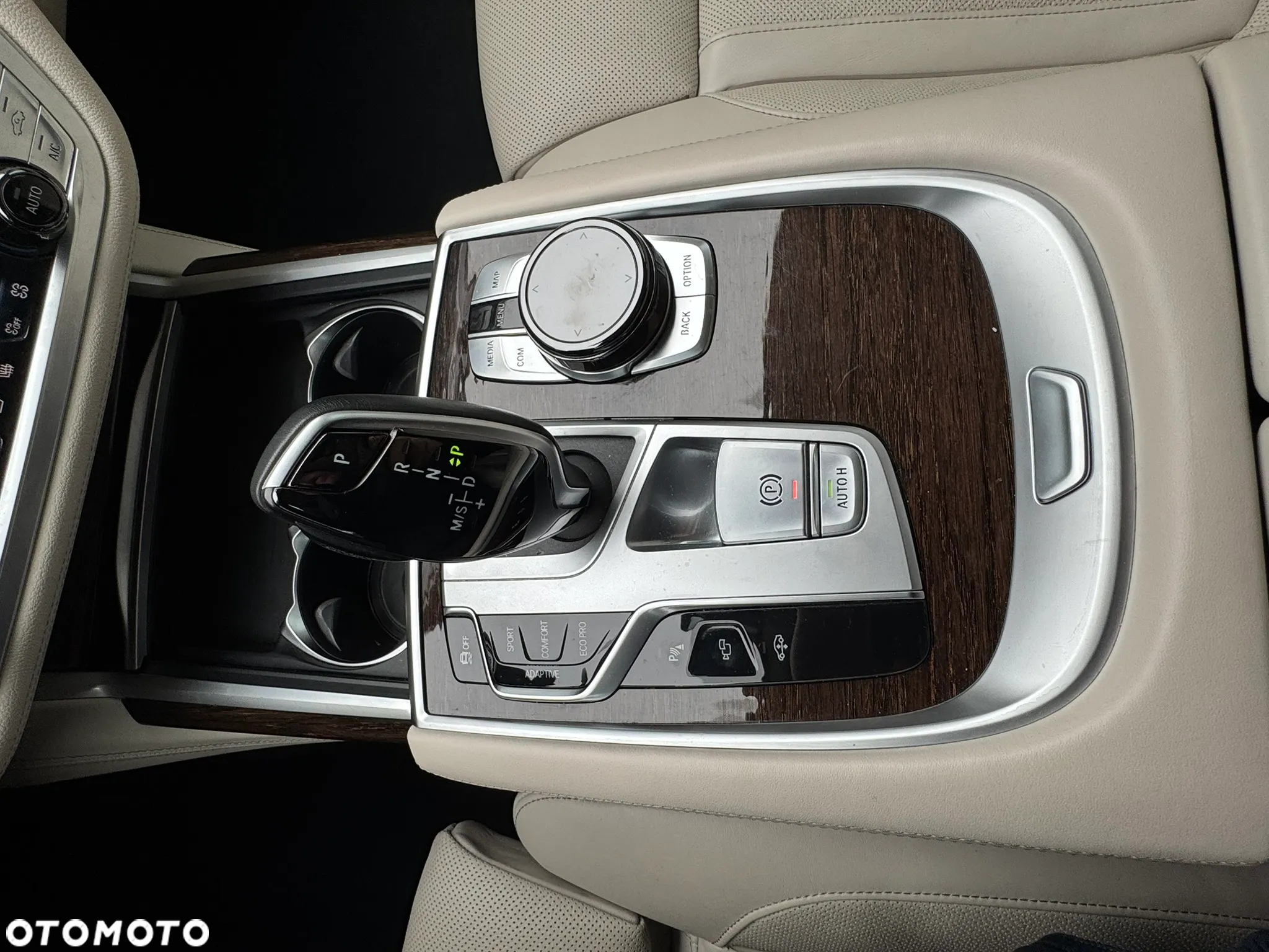 BMW Seria 7 750i xDrive - 23