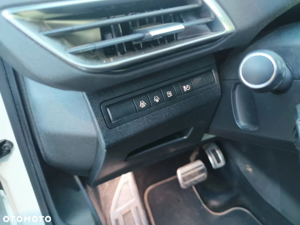 Peugeot 3008 1.6 PureTech HYbrid4 GT Line S&S EAT8 - 36