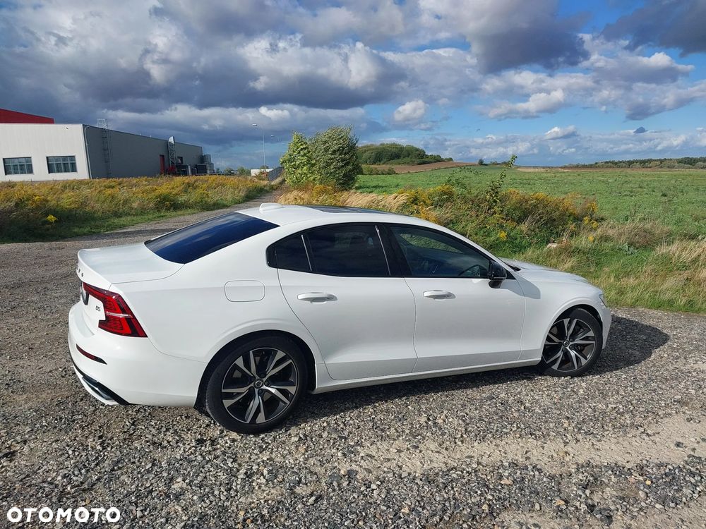 Volvo S60 B5 B R-Design - 4
