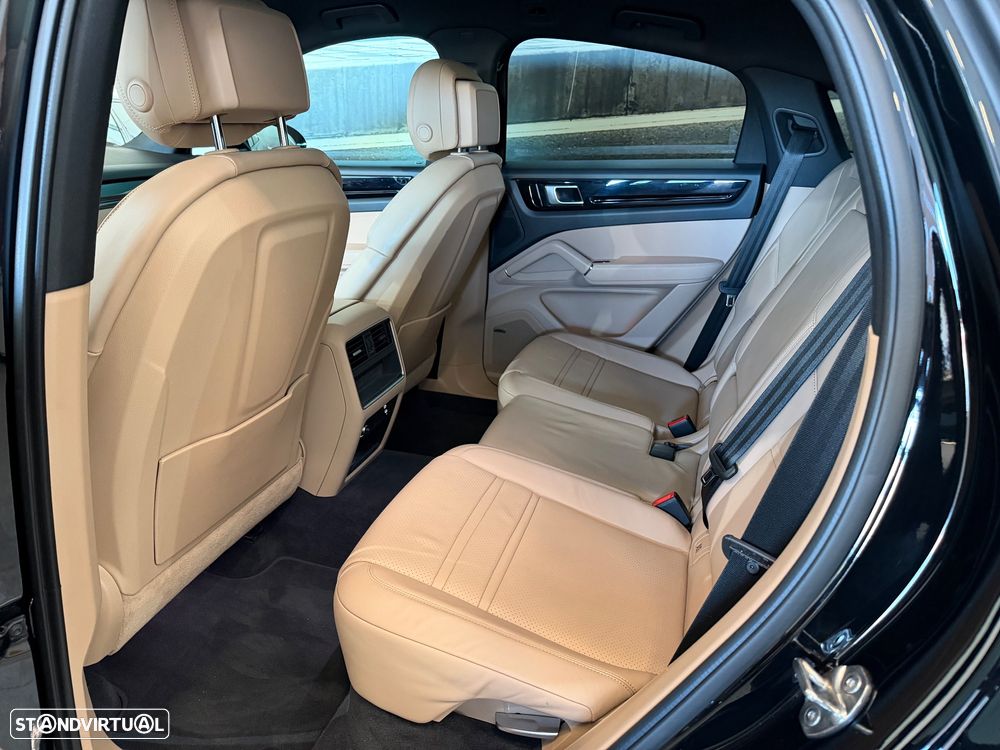 Porsche Cayenne Coupé E-Hybrid - 13