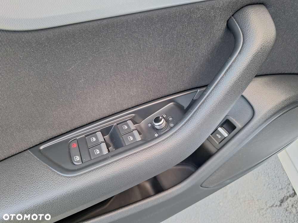 Audi A4 Avant 2.0 TDI DPF clean diesel Ambiente - 13
