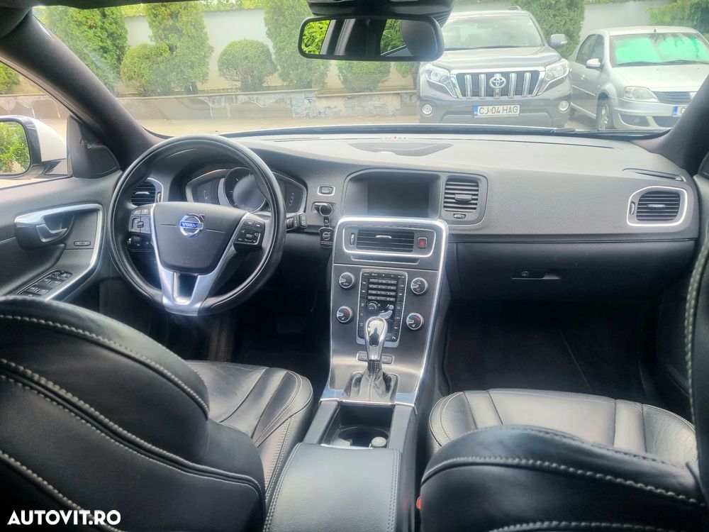Volvo V60 D6 Plug-In-Hybrid AWD Geartronic Summum - 11