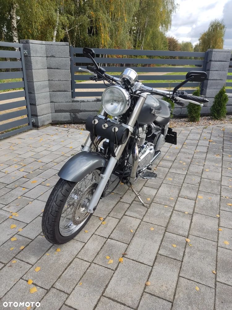Triumph Bonneville - 6