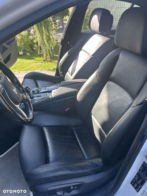 BMW Seria 5 520d xDrive - 15