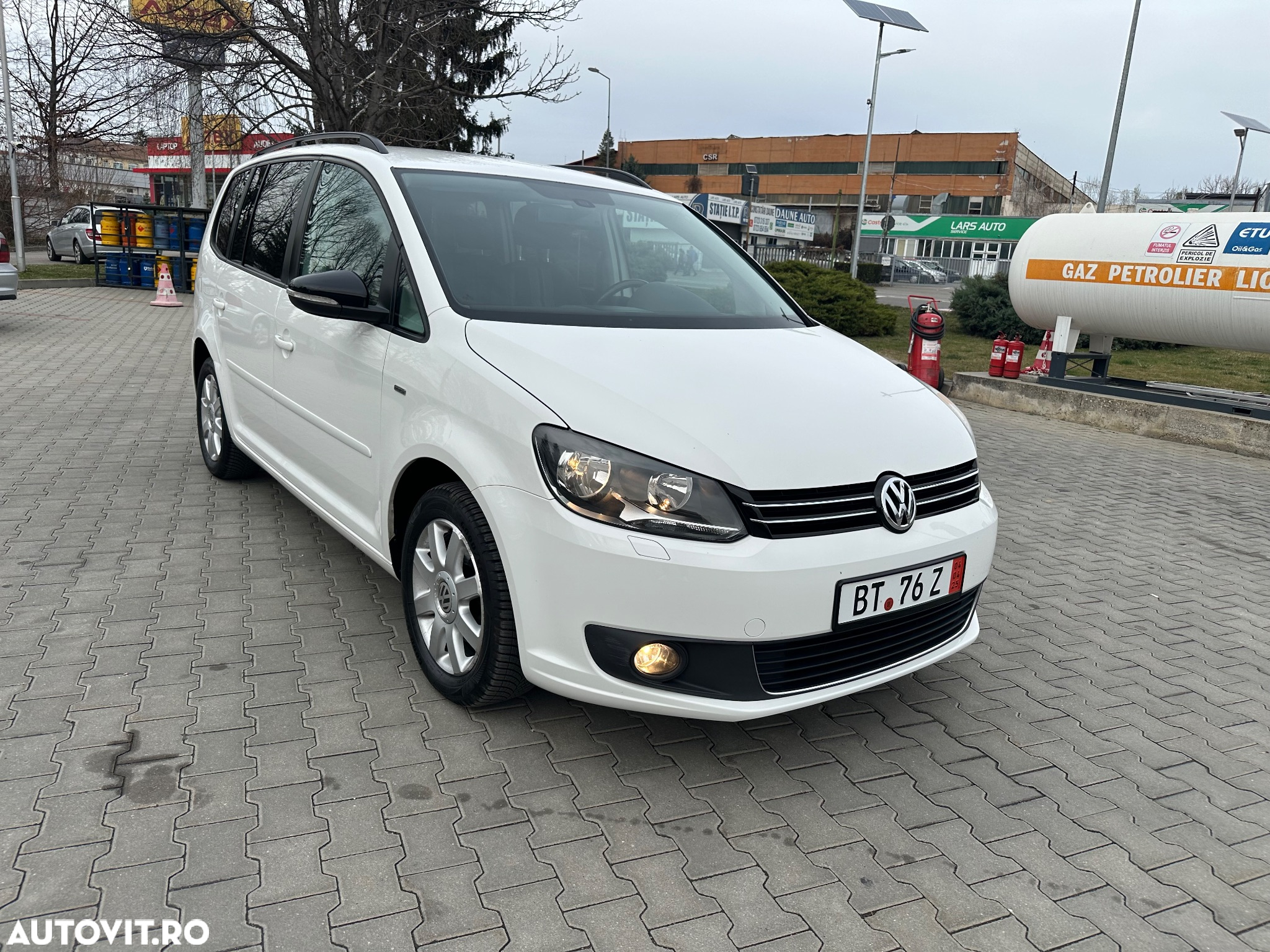 Volkswagen Touran 1.6 TDI DPF BlueMotion Technology MATCH - 3