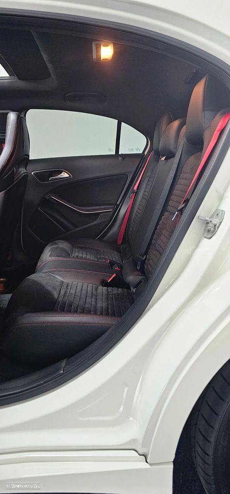 Mercedes-Benz A 45 AMG 4Matic Speedshift 7G-DCT Yellow Night Edition - 9