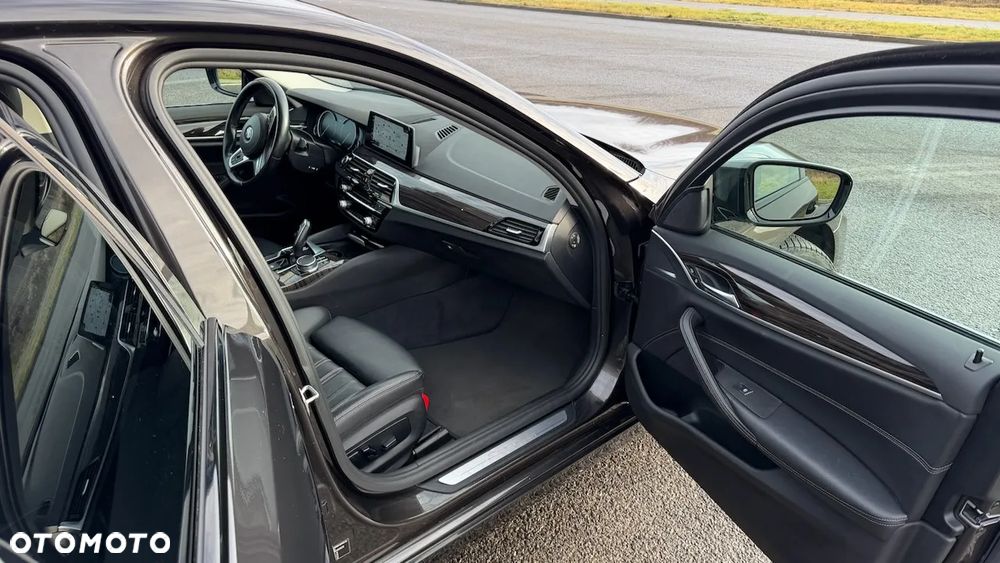 BMW Seria 5 520d Sport Line - 8