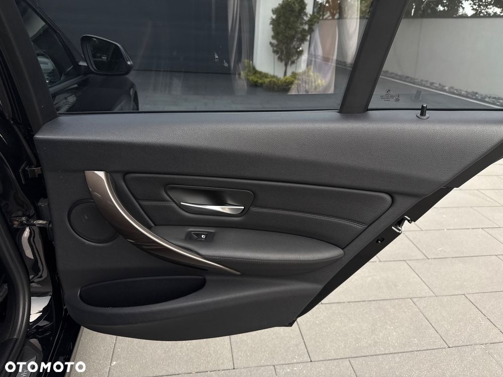 BMW Seria 3 320d Sport Line - 29