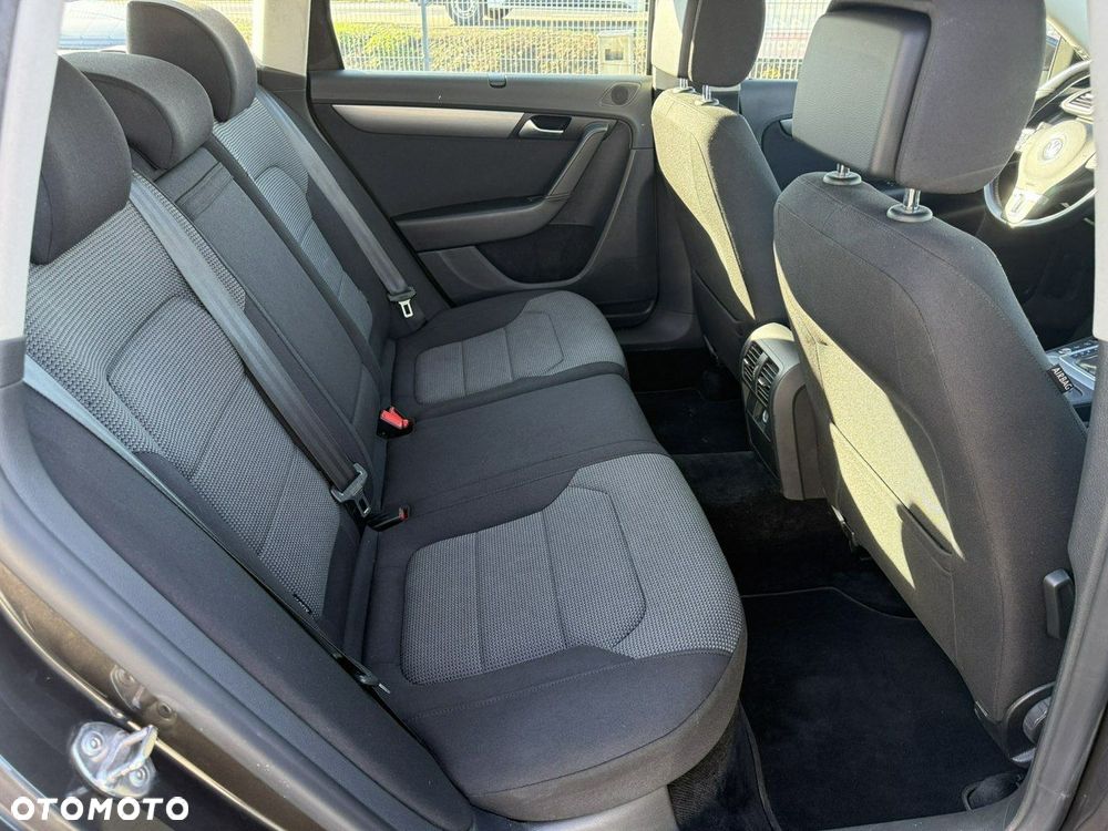 Volkswagen Passat - 15