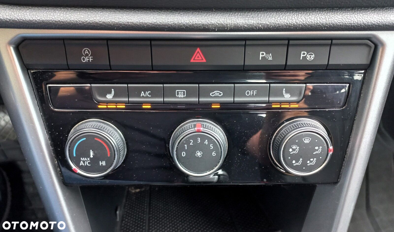 Volkswagen T-Roc - 13